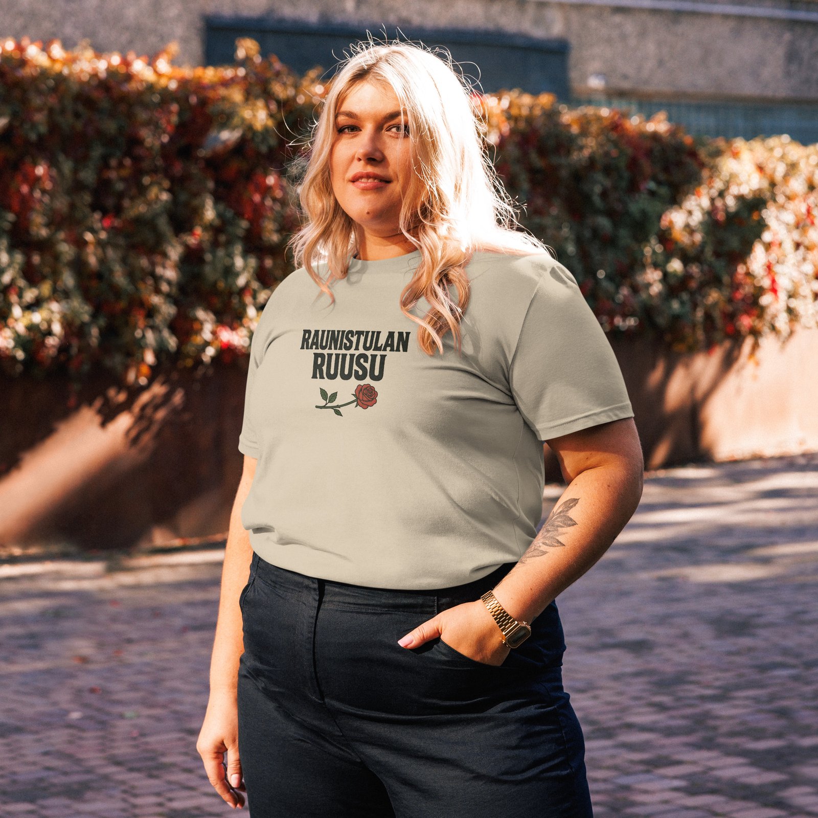 Naisten T-Paita rennompi - Raunistulan ruusu - Image 12